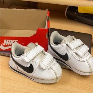 Toddler Nike “Cortez Basic” velcro sneaker.
